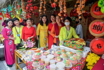 Lễ trao chứng nhận di sản văn hóa phi vật thể Quốc gia cho nghề nấu xôi Phú Thượng.