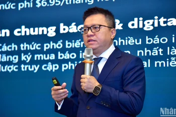 Đồng chí Lê Quốc Minh, Ủy viên Trung ương Đảng, Tổng Biên tập Báo Nhân Dân, Phó Trưởng Ban Tuyên giáo Trung ương, Chủ tịch Hội Nhà báo Việt Nam trình bày tham luận tại hội thảo. 