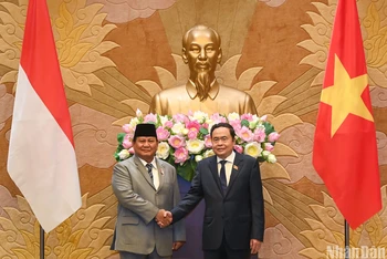 Chủ tịch Quốc hội Trần Thanh Mẫn và Tổng thống đắc cử Indonesia Prabowo Subianto. (Ảnh: DUY LINH) 