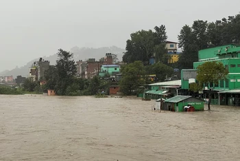 Mưa lớn gây ngập lụt tại Thủ đô Kathmandu của Nepal. (Ảnh: REUTERS)