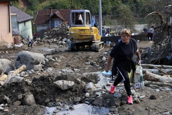 Hậu quả của đợt lũ lụt nghiêm trọng tại Bosnia và Herzegovina vẫn chưa dừng lại khi theo thống kê mới nhất, đã có ít nhất 22 người tử vong trong các sự cố liên quan. (Ảnh: Reuters)