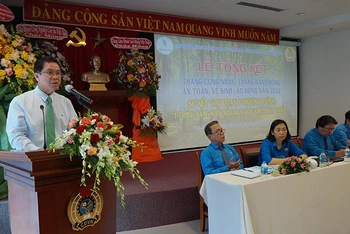 Lãnh đạo Tập đoàn Công nghiệp cao-su Việt Nam phát biểu tại Hội nghị Tổng kết “Tháng công nhân” năm 2022.