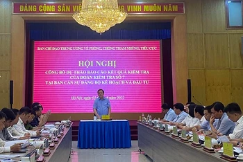 Đồng chí Nguyễn Trọng Nghĩa phát biểu tại Hội nghị.