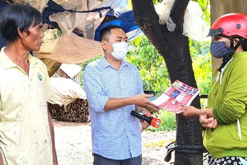 Trước tình hình bệnh nhân mắc sốt xuất huyết gia tăng nhanh chóng, các địa phương ở Đắk Lắk đẩy mạnh công tác tuyên truyền, vận động người dân nâng cao nhận thức phòng, chống dịch.
