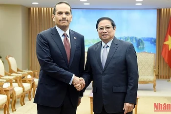 Thủ tướng Phạm Minh Chính đón Phó Thủ tướng, Bộ trưởng Ngoại giao Qatar Sheikh Mohammed bin Abdulrahman Al-Thani.