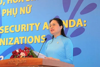 Chủ tịch Hội Liên hiệp phụ nữ Việt Nam Hà Thị Nga phát biểu tại diễn đàn.