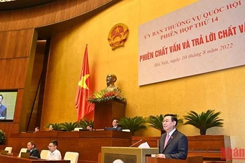 Chủ tịch Quốc hội Vương Đình Huệ phát biểu kết thúc phiên chất vấn và trả lời chất vấn. (Ảnh Duy Linh)