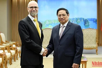 Thủ tướng Phạm Minh Chính tiếp Đại sứ Canada tại Việt Nam Shawn Perry Steil. (Ảnh: TRẦN HẢI)