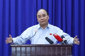 Chủ tịch nước Nguyễn Xuân Phúc phát biểu tại Hội nghị tiếp xúc cử tri.