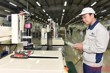 Sản xuất thiết bị tự động tại Khu công nghiệp Nam Thăng Long, Hà Nội. (Ảnh minh họa: THU HÀ)