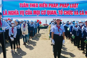 Mít tinh kỷ niệm 10 năm Ngày Pháp luật Việt Nam