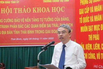 Đồng chí Phạm Đồng Thụy, Trưởng Ban Tuyên giáo Tỉnh ủy, Phó Trưởng Ban Thường trực Ban Chỉ đạo 35 của tỉnh Thái Bình phát biểu tại Hội thảo khoa học.