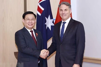 Chủ tịch Quốc hội Vương Đình Huệ tiếp Phó Thủ tướng, Bộ trưởng Quốc phòng Australia Richard Marles. (Ảnh: Doãn Tấn/TTXVN)
