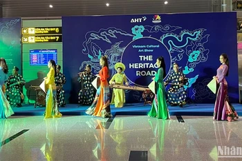 Nhà ga Quốc tế Đà Nẵng đưa chương trình nghệ thuật Con đường di sản vào phục vụ du khách từ ngày 24/12.
