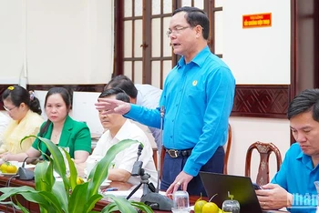 Chủ tịch Tổng Liên đoàn Lao động Việt Nam Nguyễn Đình Khang phát biểu tại buổi làm việc.
