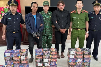 Đối tượng Nguyễn Đình Thọ và Puih Đông cùng tang vật bị bắt giữ ngày 19/12.