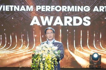 Đồng chí Trần Tuấn Anh phát biểu chỉ đạo tại Chương trình vinh danh nghệ sĩ tiêu biểu lĩnh vực nghệ thuật biểu diễn năm 2022.