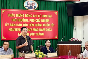 Thứ trưởng Lê Sơn Hải chúc Tết các vị có uy tín tiêu biểu của tỉnh Sóc Trăng.