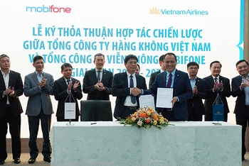 Tổng công ty hàng không Việt Nam - Vietnam Airlines ký kết hợp tác chiến lược giai đoạn 2023-2028 với Tổng công ty Viễn thông MobiFone.
