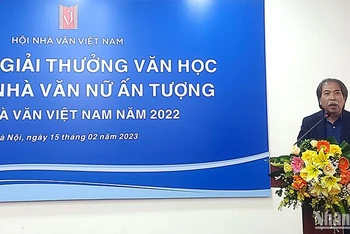 Chủ tịch Hội Nhà văn Việt Nam Nguyễn Quang Thiều phát biểu.