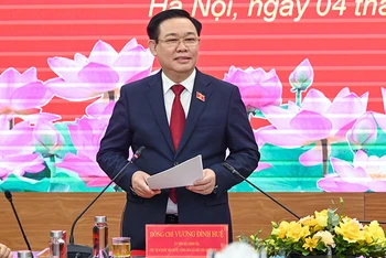 Chủ tịch Quốc hội Vương Đình Huệ phát biểu khai mạc tọa đàm.