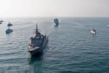 Các tàu chiến tham gia cuộc tập trận quốc tế IMX trên vùng biển không xác định ở vùng Vịnh, ngày 4/11/2019. (Ảnh: AFP/TTXVN)