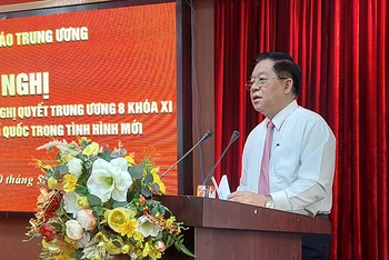 Đồng chí Nguyễn Trọng Nghĩa phát biểu chỉ đạo Hội nghị.