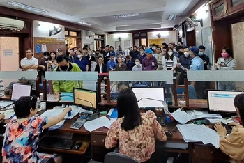Lượng người đến làm thủ tục cấp phiếu lý lịch tư pháp tại Sở Tư pháp Hà Nội tăng đột biến trong những ngày gần đây.