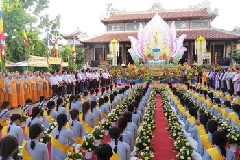 Việt Nam tôn trọng và bảo đảm quyền tự do tín ngưỡng, tôn giáo của người dân.