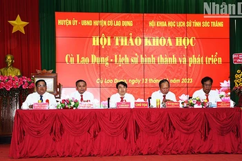 Chủ tọa điều hành Hội thảo khoa học Cù Lao Dung - Lịch sử hình thành và phát triển.