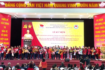 Mít tinh kỷ niệm 64 năm thành lập Trung tâm Huấn luyện thể thao quốc gia Hà Nội và vinh danh, tặng thưởng các VĐV, HLV xuất sắc.