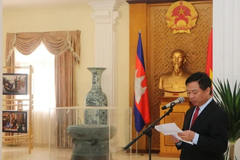 Bí thư Đảng ủy, Đại sứ Nguyễn Huy Tăng phát biểu tại lễ kỷ niệm. (Ảnh: Nguyễn Hiệp)