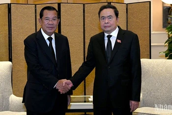 Chủ tịch Quốc hội Trần Thanh Mẫn tiếp Chủ tịch Thượng viện Hun Sen.