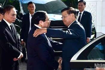 Thủ tướng Phạm Minh Chính đón Tổng Bí thư, Chủ tịch nước Lào Thongloun Sisoulith.