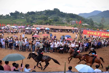 Giải đua ngựa của những người nông dân thứ thiệt ở vùng cao Lai Châu là một trong những hoạt động chào mừng Tết Độc lập.