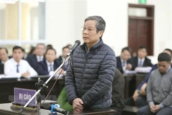 Bị cáo Nguyễn Bắc Son trả lời các câu hỏi của Hội đồng xét xử. (Ảnh: Doãn Tấn/TTXVN)