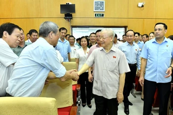 Tổng Bí thư Nguyễn Phú Trọng với đại biểu và cử tri thành phố Hà Nội. (Ảnh: ĐĂNG KHOA)