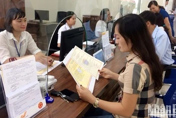 Trung tâm hành chính công tỉnh Hưng Yên phục vụ nhân dân và các đơn vị trên địa bàn tỉnh.