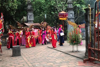 Lễ hội tại đền vua Lê, Hoa Lư, Ninh Bình.