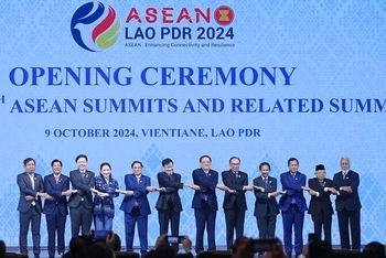 Thủ tướng Phạm Minh Chính và các lãnh đạo tại phiên khai mạc Hội nghị Cấp cao ASEAN 44 và 45 (Ảnh: Nhật Bắc - VGP)