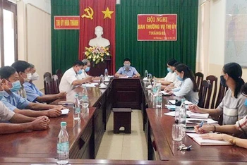 Cuộc họp định kỳ của Chi ủy Chi bộ Văn phòng Thị ủy Hòa Thành.