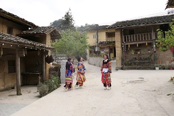 Làng văn hóa du lịch cộng đồng thôn Lô Lô Chải, xã Lũng Cú, huyện Đồng Văn (Hà Giang) lưu gĩữ nhiều nét văn hóa truyền thống.