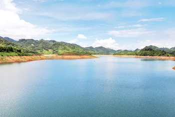 Hồ chứa nước Nước Trong (Quảng Ngãi) có lợi thế để phát triển du lịch sinh thái.