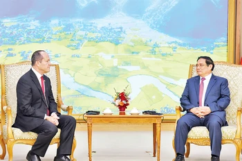 Thủ tướng Phạm Minh Chính tiếp Bộ trưởng Kinh tế và Công nghiệp Israel Nir Barkat. (Ảnh TRẦN HẢI)