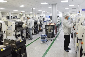Dây chuyền sản xuất linh kiện điện tử của Công ty TNHH Bumjim Electronics Vina (100% vốn đầu tư của Hàn Quốc).