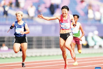 VĐV Trung Quốc Li Lu giành HCV chạy 100m nữ hạng T47. (Ảnh XINHUA) 