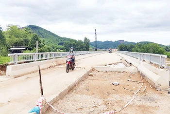 Một số hạng mục công trình trên địa bàn huyện An Lão đang được đầu tư nâng cấp, sửa chữa để đáp ứng nhu cầu đi lại của người dân.