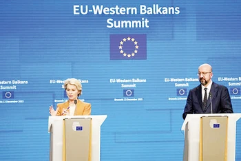 Các lãnh đạo EU họp báo sau Hội nghị EU-Tây Balkan. (Ảnh AP)
