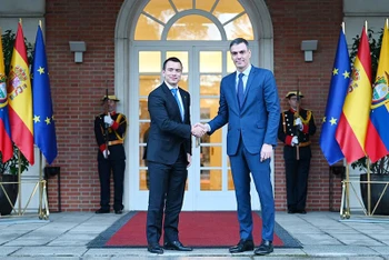 Thủ tướng Tây Ban Nha Pedro Sanchez (bên phải) tiếp Tổng thống Ecuador Daniel Noboa tại thủ đô Madrid, tháng 1/2024. (Ảnh LA MONCLOA)