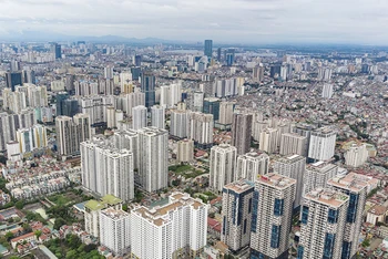 Giá bán nhà chung cư tại Hà Nội biến động mạnh thời gian gần đây. (Ảnh DUY LINH)